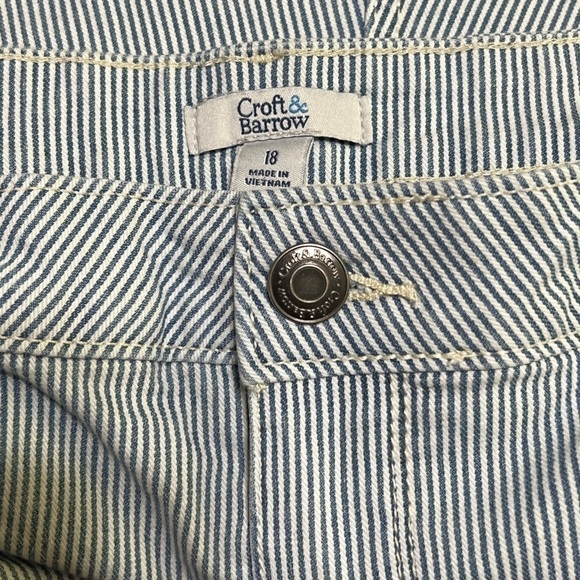 CROFT & Barrow Striped Shorts Women’s (Sz 18) - Picture 3 of 8